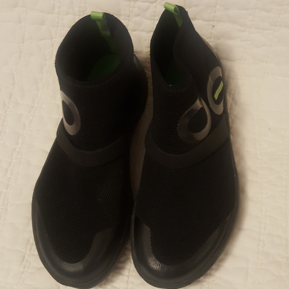 Oofos recovery shoes size 7